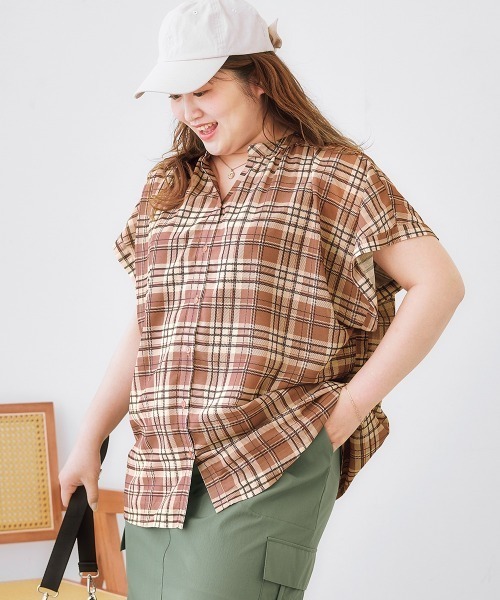 SMILE LAND(スマイルランド)の「<大きいサイズ> スキッパーデザイン裏地付ブラウス(シャツ/ブラウス・レディース・ピンク系/ブラック/ブルーグリーン/ブラック系/アイボリー系・L/LL/3L/4L/5L)」の5枚目の写真