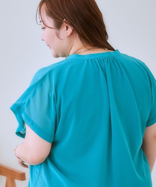 SMILE LAND(スマイルランド)の「<大きいサイズ> スキッパーデザイン裏地付ブラウス(シャツ/ブラウス・レディース・ピンク系/ブラック/ブルーグリーン/ブラック系/アイボリー系・L/LL/3L/4L/5L)」の6枚目の写真