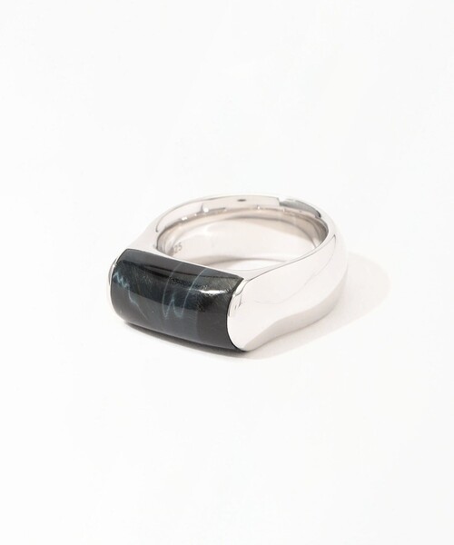TOM WOOD(トムウッド)の「TOM WOOD Crest Ring Blue Hawk Eye(リング・レディース・ネイビー・52/50)」の3枚目の写真