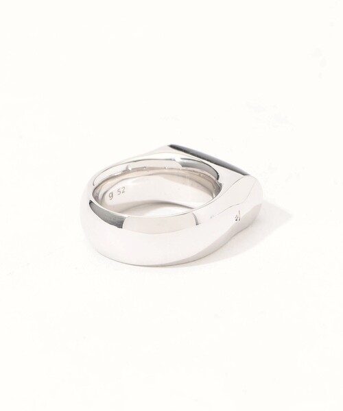 TOM WOOD(トムウッド)の「TOM WOOD Crest Ring Blue Hawk Eye(リング・レディース・ネイビー・52/50)」の4枚目の写真