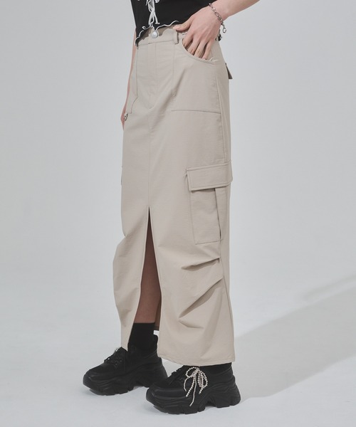 ENVYM（アンビー）の「ナイロンカーゴマキシスカート（スカート・レディース・ブラック/ベージュ・FREE）」の4枚目の写真