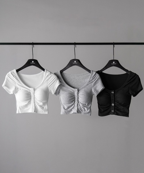 me+em select(ミームセレクト)の「【 3color 】フロントボタンスクエアネックギャザースリムTシャツ / front button square neck gather slim T-shirt(Tシャツ/カットソー・レディース・ホワイト/グレー/ブラック・FREE)」の4枚目の写真