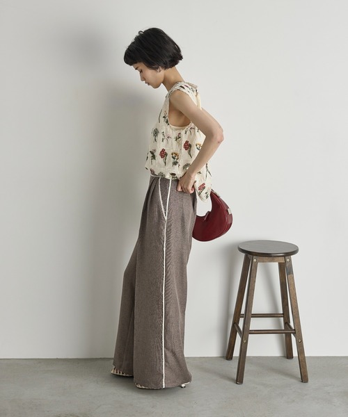 THE YOn（ザヨン）の「バリアスフローラルエンブロイダリーノースリブラウス（シャツ/ブラウス・レディース・ブラック/ナチュラル・FREE）」の12枚目の写真