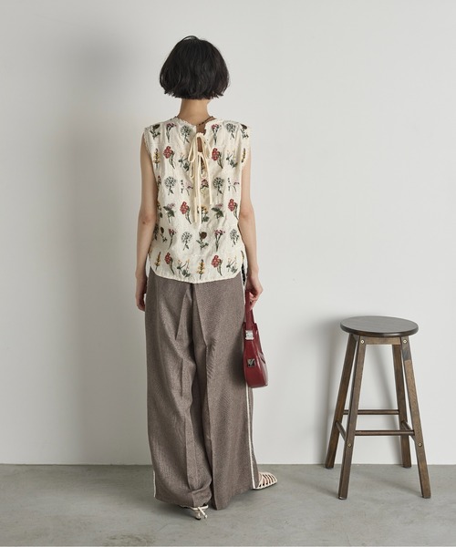 THE YOn（ザヨン）の「バリアスフローラルエンブロイダリーノースリブラウス（シャツ/ブラウス・レディース・ブラック/ナチュラル・FREE）」の13枚目の写真