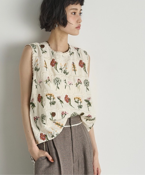 THE YOn（ザヨン）の「バリアスフローラルエンブロイダリーノースリブラウス（シャツ/ブラウス・レディース・ブラック/ナチュラル・FREE）」の7枚目の写真