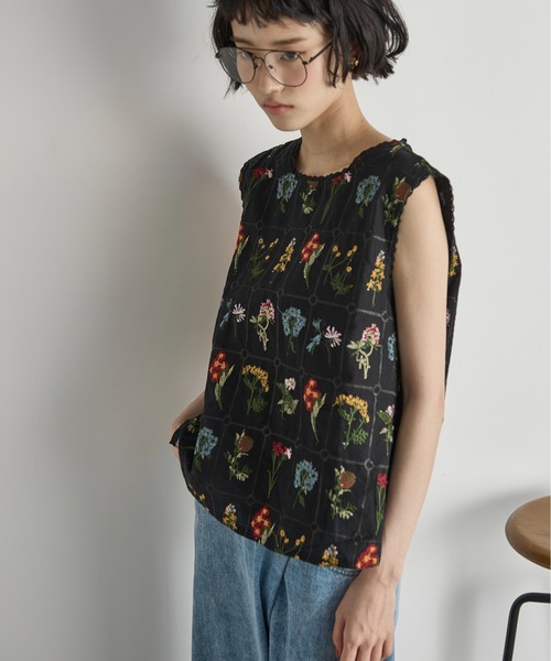 THE YOn（ザヨン）の「バリアスフローラルエンブロイダリーノースリブラウス（シャツ/ブラウス・レディース・ブラック/ナチュラル・FREE）」の22枚目の写真