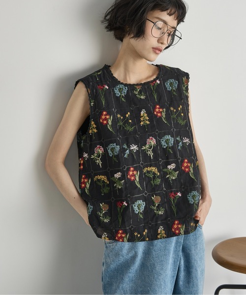 THE YOn（ザヨン）の「バリアスフローラルエンブロイダリーノースリブラウス（シャツ/ブラウス・レディース・ブラック/ナチュラル・FREE）」の17枚目の写真