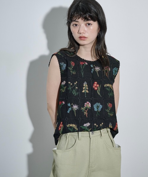 THE YOn（ザヨン）の「バリアスフローラルエンブロイダリーノースリブラウス（シャツ/ブラウス・レディース・ブラック/ナチュラル・FREE）」の18枚目の写真