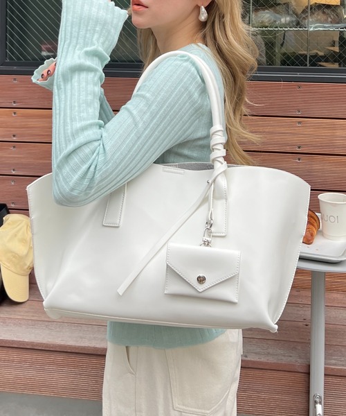 StyleSea（スタイルシー）の「スクエアソフトエコレザートートバッグ（トートバッグ・レディース・ブラック/ホワイト・FREE）」の5枚目の写真