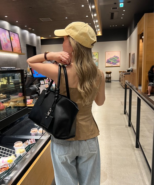 StyleSea（スタイルシー）の「スクエアソフトエコレザートートバッグ（トートバッグ・レディース・ブラック/ホワイト・FREE）」の4枚目の写真