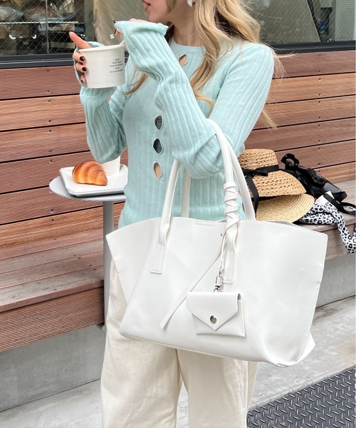 StyleSea（スタイルシー）の「スクエアソフトエコレザートートバッグ（トートバッグ・レディース・ブラック/ホワイト・FREE）」の3枚目の写真