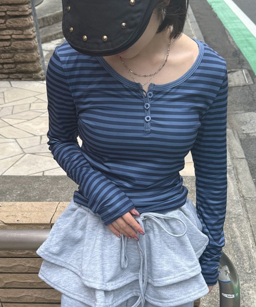 HALEY PESCA（ヘーリーペスカ）の「HALEY PESCA/ヘンリーネック　ボーダー柄クロップド長袖カットソー　ロンT（Tシャツ/カットソー・レディース・ブラック/ブルー・MEDIUM/SMALL）」の11枚目の写真