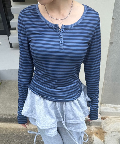 HALEY PESCA（ヘーリーペスカ）の「HALEY PESCA/ヘンリーネック　ボーダー柄クロップド長袖カットソー　ロンT（Tシャツ/カットソー・レディース・ブラック/ブルー・MEDIUM/SMALL）」の7枚目の写真