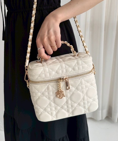 ナイスクラップ チャーム付きキルティングバニティバッグ アイボリー チャーム付きキルティングバニティBAG | レディースファッション