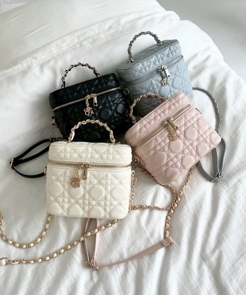ナイスクラップ チャーム付きキルティングバニティバッグ アイボリー チャーム付きキルティングバニティBAG | レディースファッション