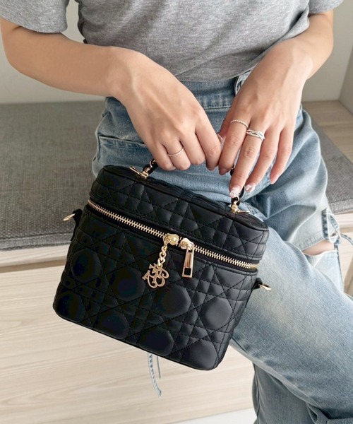 NICECLAUP チャーム付きキルティングバニティバッグ チャーム付きキルティングバニティBAG | レディースファッション