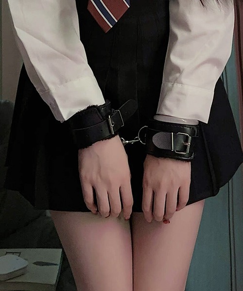 c.u.l(シーユーエル)の「手錠 コスプレ ブレスレット cula1201(コスチューム/パーティーグッズ・レディース・ピンク/ブラック・FREE)」の5枚目の写真