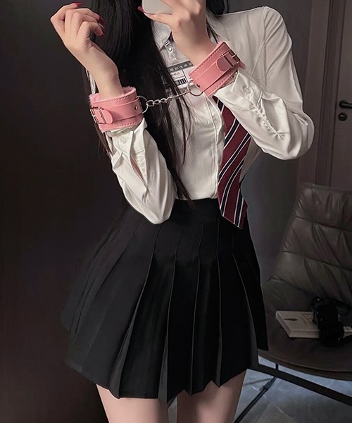 c.u.l(シーユーエル)の「手錠 コスプレ ブレスレット cula1201(コスチューム/パーティーグッズ・レディース・ピンク/ブラック・FREE)」の3枚目の写真