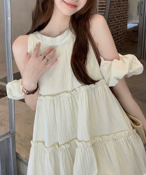 ampm（エーエムピーエム）の「ふわっと軽やかオフショルティアードワンピース（ワンピース・レディース・ブラック/オフホワイト・S/M/L）」の3枚目の写真