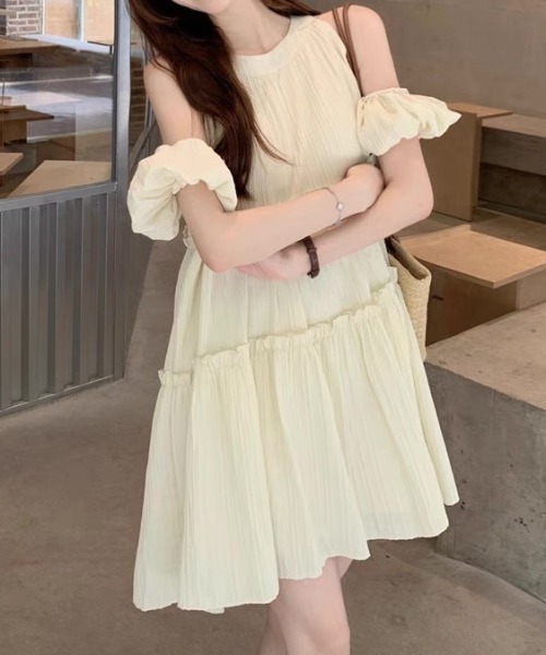 ampm（エーエムピーエム）の「ふわっと軽やかオフショルティアードワンピース（ワンピース・レディース・ブラック/オフホワイト・S/M/L）」の6枚目の写真