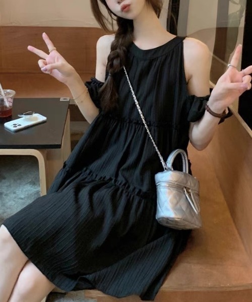 ampm（エーエムピーエム）の「ふわっと軽やかオフショルティアードワンピース（ワンピース・レディース・ブラック/オフホワイト・S/M/L）」の22枚目の写真
