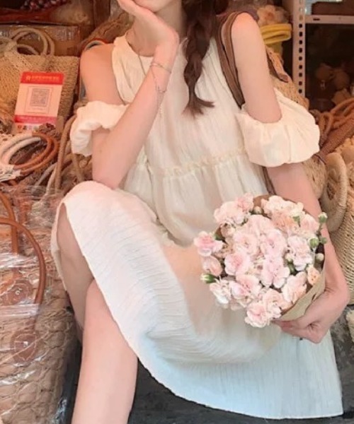 ampm（エーエムピーエム）の「ふわっと軽やかオフショルティアードワンピース（ワンピース・レディース・ブラック/オフホワイト・S/M/L）」の12枚目の写真
