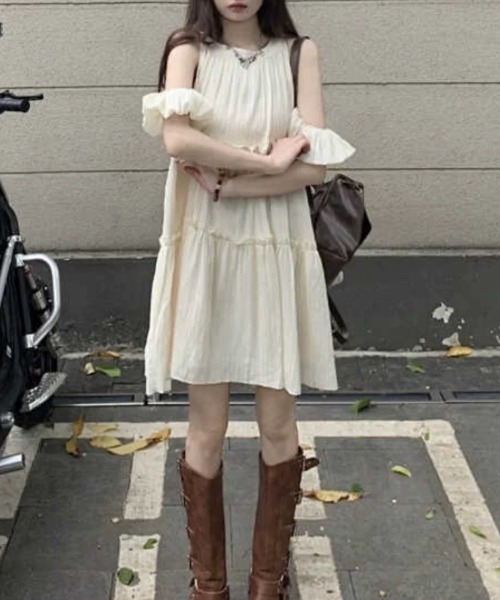 ampm（エーエムピーエム）の「ふわっと軽やかオフショルティアードワンピース（ワンピース・レディース・ブラック/オフホワイト・S/M/L）」の9枚目の写真