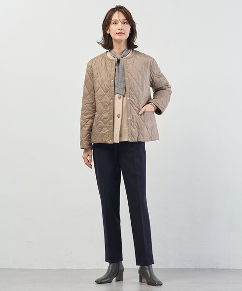 J.PRESS(ジェイプレス)の「【WEB限定カラーあり】コンパクトタフタキルティング ブルゾン(ノーカラーコート・レディース・ベージュ系/アイボリー系/ネイビー系/グレー系/ブラック系・11/9/7)」の7枚目の写真