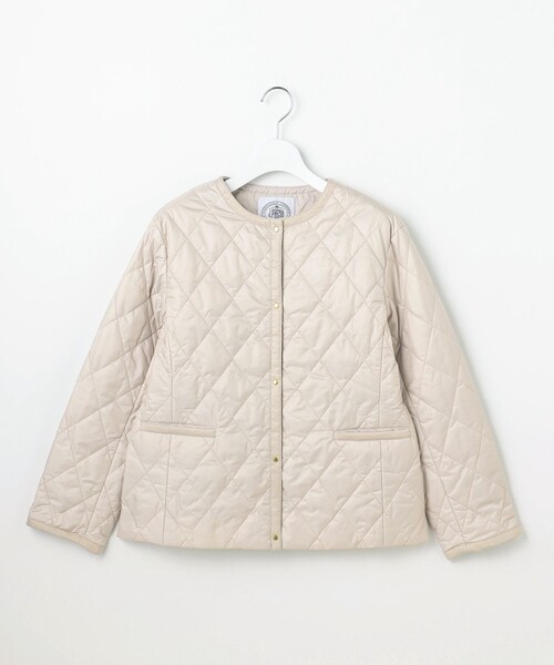 J.PRESS(ジェイプレス)の「【WEB限定カラーあり】コンパクトタフタキルティング ブルゾン(ノーカラーコート・レディース・ベージュ系/アイボリー系/ネイビー系/グレー系/ブラック系・11/9/7)」の12枚目の写真
