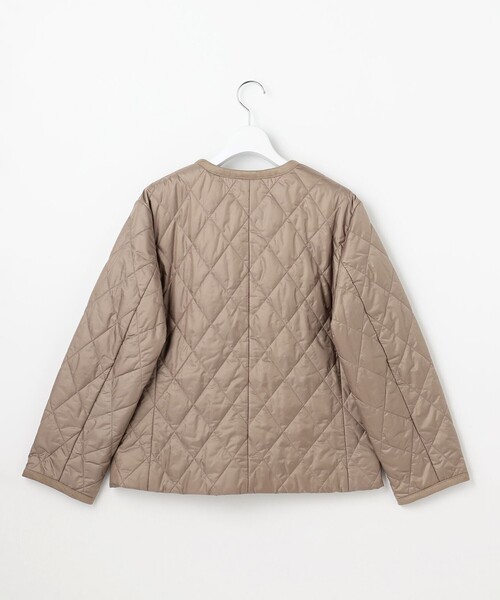 J.PRESS(ジェイプレス)の「【WEB限定カラーあり】コンパクトタフタキルティング ブルゾン(ノーカラーコート・レディース・ベージュ系/アイボリー系/ネイビー系/グレー系/ブラック系・11/9/7)」の17枚目の写真