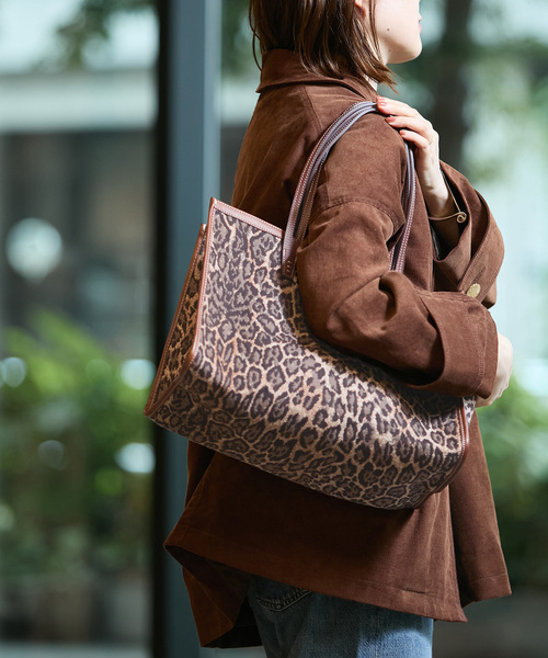 別注》【A VACATION】CLUB BAG L BROWN LEO：トートバッグ