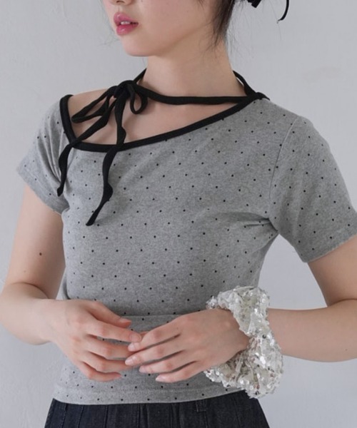 Uenui（ウニュイ）の「dot ribbon neck tee（Tシャツ/カットソー・レディース・ブラック/ブルー/グレー/ホワイト・FREE）」の4枚目の写真
