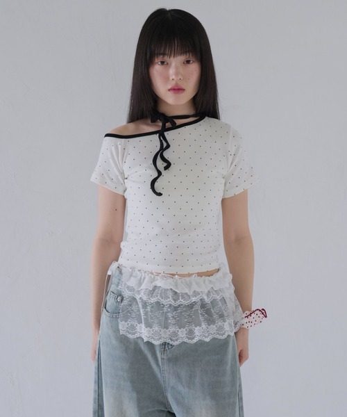 Uenui（ウニュイ）の「dot ribbon neck tee（Tシャツ/カットソー・レディース・ブラック/ブルー/グレー/ホワイト・FREE）」の2枚目の写真