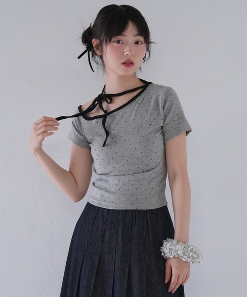 Uenui（ウニュイ）の「dot ribbon neck tee（Tシャツ/カットソー・レディース・ブラック/ブルー/グレー/ホワイト・FREE）」の8枚目の写真