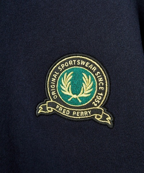 FRED PERRY（フレッドペリー）の「[FRED PERRY/フレッドペリー] TENNIS BADGE クルーネックスウェット（スウェット・レディース・ネイビー・S/M/L）」の21枚目の写真