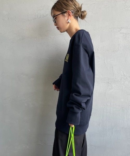 FRED PERRY（フレッドペリー）の「[FRED PERRY/フレッドペリー] TENNIS BADGE クルーネックスウェット（スウェット・レディース・ネイビー・S/M/L）」の7枚目の写真