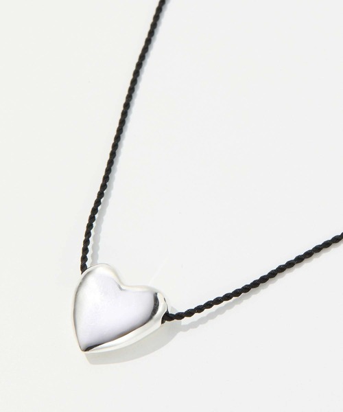 ANNIKA INEZ(アニカイネズ)の「ANNIKA INEZ Heart Necklace, Sml アニカ イネズ ハート ネックレス(ネックレス・レディース・シルバー・FREE)」の4枚目の写真