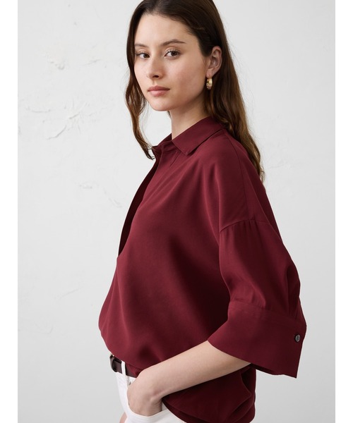 BANANA REPUBLIC FACTORY STORE(バナナリパブリック ファクトリーストア)の「BANANA REPUBLIC FACTORY STORE ドレーピー オーバーサイズトップ(シャツ/ブラウス・レディース・ブラック/ベージュ/ホワイト/ワインレッド/ネイビー・XS/S/M/L)」の1枚目の写真