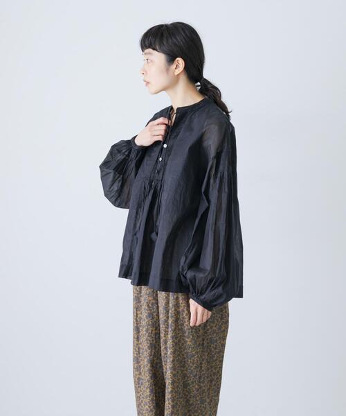 未使用に近い✨かぐれ 25AW コットンオーガンジーブラウス ブラック フリー かぐれ（カグレ）の「コットンオーガンジーブラウス（シャツ/ブラウス