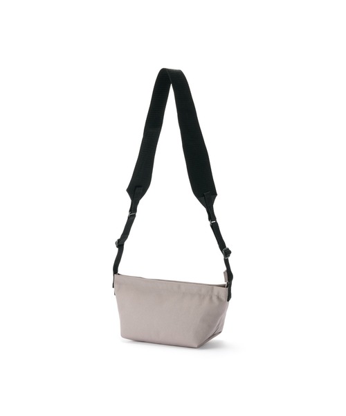 無印良品（ムジルシリョウヒン）の「再生ポリエステル　太ベルトミニショルダーバッグ（ショルダーバッグ・メンズ・ブラック/ダークベージュ・FREE）」の2枚目の写真
