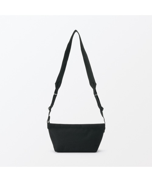 無印良品（ムジルシリョウヒン）の「再生ポリエステル　太ベルトミニショルダーバッグ（ショルダーバッグ・メンズ・ブラック/ダークベージュ・FREE）」の3枚目の写真