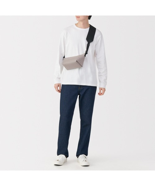 無印良品（ムジルシリョウヒン）の「再生ポリエステル　太ベルトミニショルダーバッグ（ショルダーバッグ・メンズ・ブラック/ダークベージュ・FREE）」の17枚目の写真