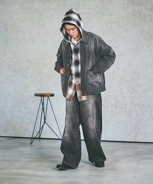 BAYFLOW（ベイフロー）の「[セットアップ可]イージーワイドデニムパンツ（デニムパンツ・メンズ・ブラック・MEDIUM/LARGE）」の2枚目の写真