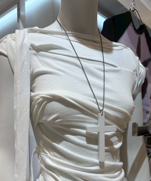 Never mind the XU / Chikashitsu+（ネバーマインド ザ エックスユー / チカシツプラス）の「【Nerd out XU】jujika  / 【ナードアウトエックスユー】クロスチェーンネックレスシルバーネックレス（ネックレス・メンズ・ホワイト/ブラック・ONE SIZE）」の18枚目の写真