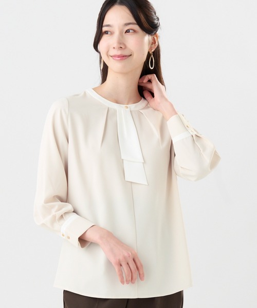 TOKYO SHIRTS(トウキョウシャツ)の「ストレッチ ジョーゼット 配色ボウタイブラウス 長袖(シャツ/ブラウス・レディース・グリーン系/ベージュ・M/L)」の2枚目の写真