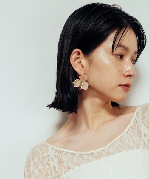 Shelly island（シェリーアイランド）の「アクリルフラワーピアス（ピアス（両耳用）・レディース・その他・FREE）」の3枚目の写真