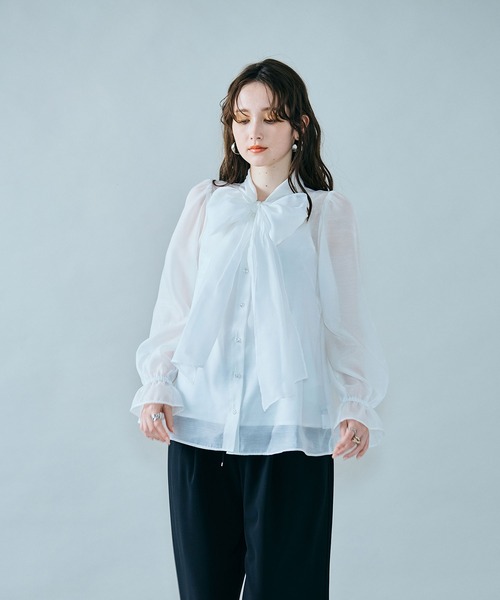 Audie a Muses(オーディアミューズ)の「リボンタイブラウス(シャツ/ブラウス・レディース・ブラック/オフホワイト・42/38)」の5枚目の写真