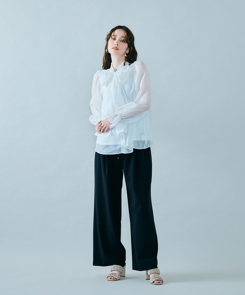 Audie a Muses(オーディアミューズ)の「リボンタイブラウス(シャツ/ブラウス・レディース・ブラック/オフホワイト・42/38)」の8枚目の写真