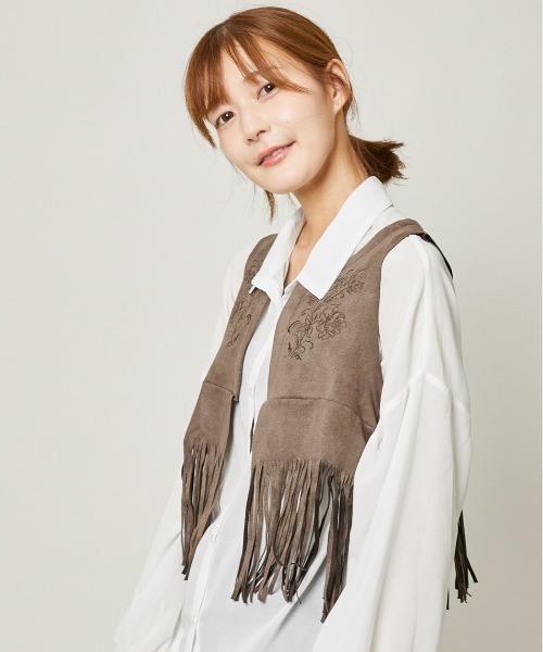 GORGE(ゴージ)の「《ヴィンテージムード×個性派フリンジ》主役級スエード刺繍ベスト(ベスト・レディース・ダークブラウン/アイボリー/ブラウン・F)」の1枚目の写真