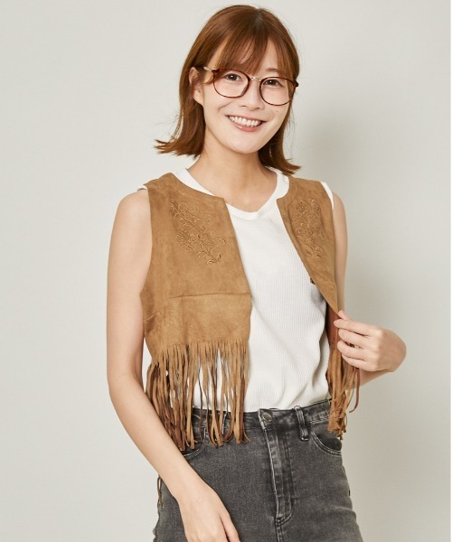 GORGE(ゴージ)の「《ヴィンテージムード×個性派フリンジ》主役級スエード刺繍ベスト(ベスト・レディース・ダークブラウン/アイボリー/ブラウン・F)」の4枚目の写真